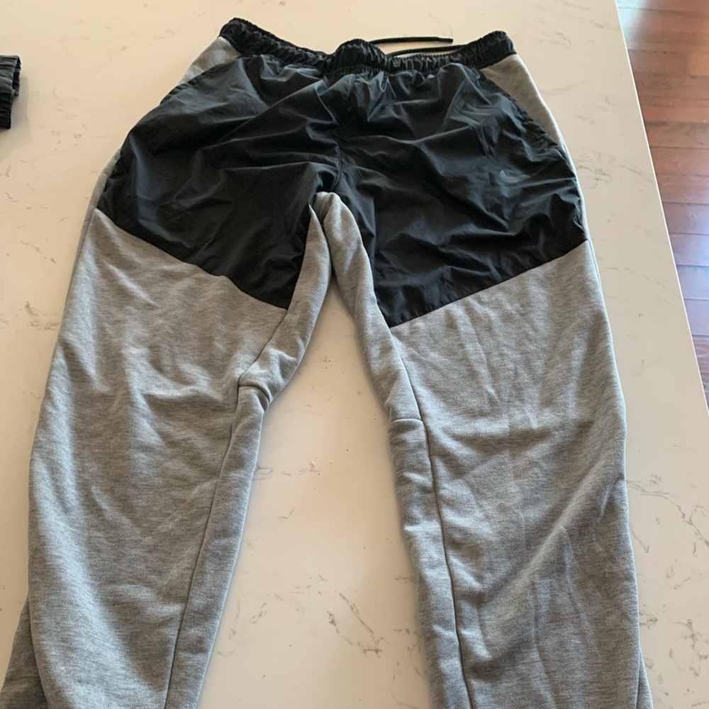 Mens Size L Nike Joggers Pants